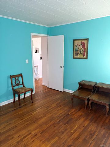 9 Northcote Road, Westbury, NY 11590