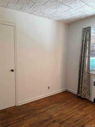 9 Northcote Road, Westbury, NY 11590