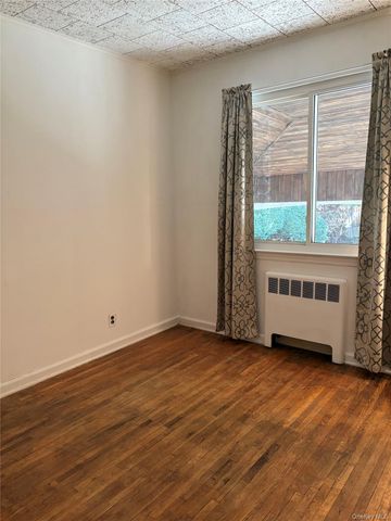 9 Northcote Road, Westbury, NY 11590