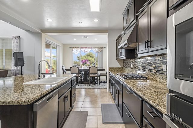 3405 W Kamm Avenue W, Dinuba, CA 93618