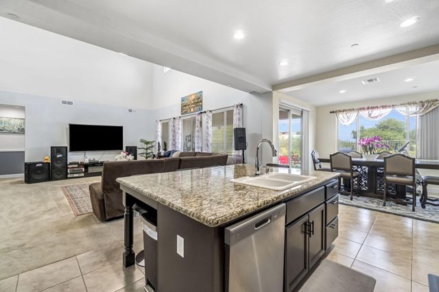 3405 W Kamm Avenue W, Dinuba, CA 93618