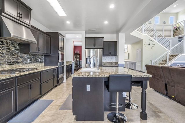 3405 W Kamm Avenue W, Dinuba, CA 93618