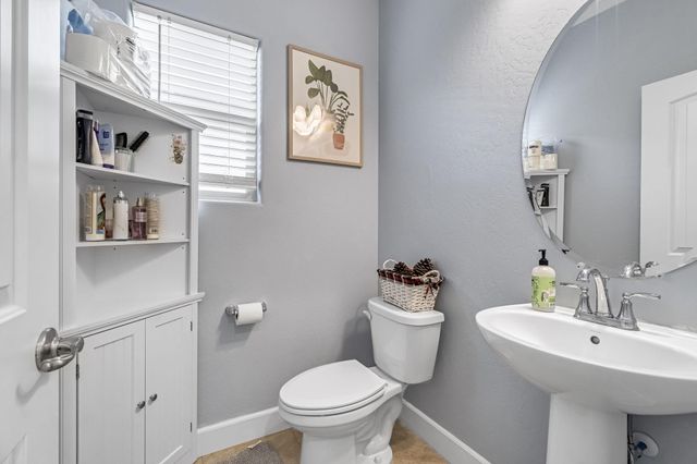 3405 W Kamm Avenue W, Dinuba, CA 93618