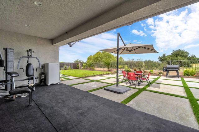 3405 W Kamm Avenue W, Dinuba, CA 93618