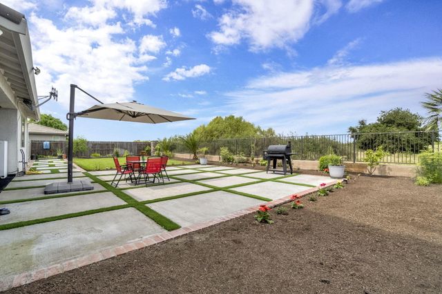 3405 W Kamm Avenue W, Dinuba, CA 93618