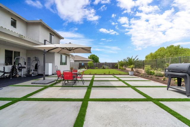 3405 W Kamm Avenue W, Dinuba, CA 93618