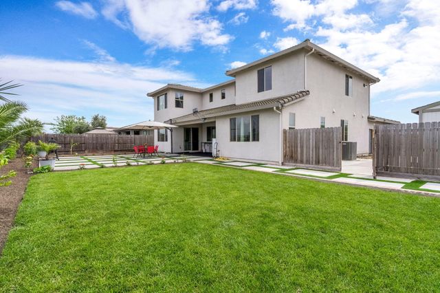 3405 W Kamm Avenue W, Dinuba, CA 93618