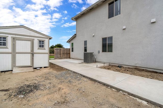 3405 W Kamm Avenue W, Dinuba, CA 93618