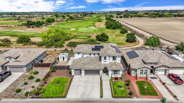 3405 W Kamm Avenue W, Dinuba, CA 93618