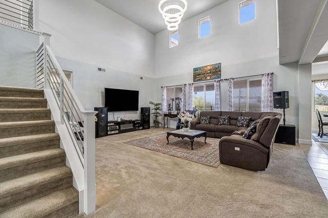 3405 W Kamm Avenue W, Dinuba, CA 93618