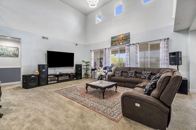 3405 W Kamm Avenue W, Dinuba, CA 93618