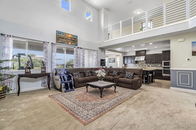 3405 W Kamm Avenue W, Dinuba, CA 93618