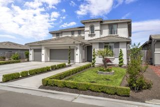 3405 W Kamm Avenue W, Dinuba, CA 93618