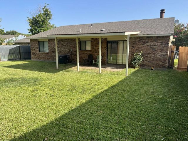 6932 Misty Glen Court, Fort Worth, TX 76120