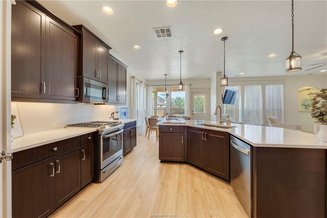 15321 Lowry Meadow Lane, College Station, TX 77845