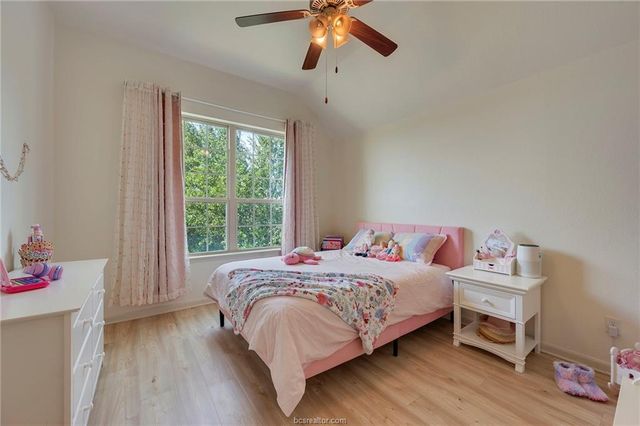 15321 Lowry Meadow Lane, College Station, TX 77845