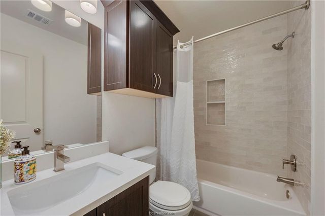 15321 Lowry Meadow Lane, College Station, TX 77845