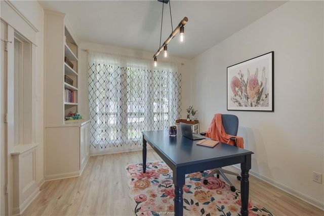 15321 Lowry Meadow Lane, College Station, TX 77845
