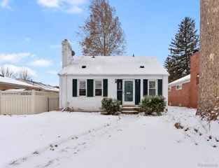 23621 Lawrence Avenue, Dearborn, MI 48128