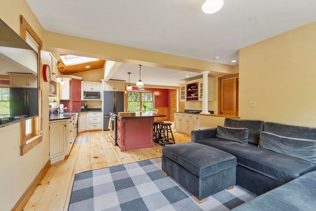 2 Knox Ave, Groveland, MA 01834