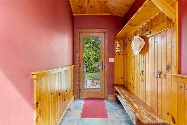 2 Knox Ave, Groveland, MA 01834