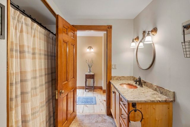 2 Knox Ave, Groveland, MA 01834
