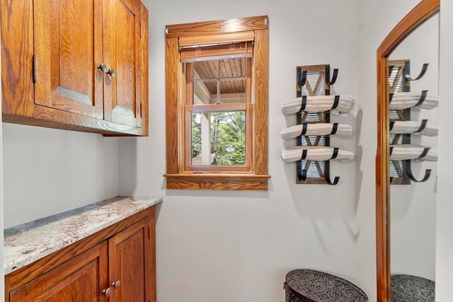 2 Knox Ave, Groveland, MA 01834
