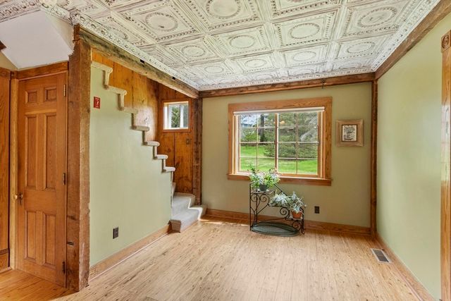 2 Knox Ave, Groveland, MA 01834