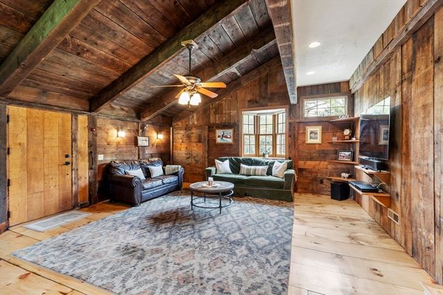 2 Knox Ave, Groveland, MA 01834