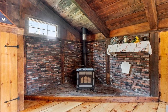 2 Knox Ave, Groveland, MA 01834