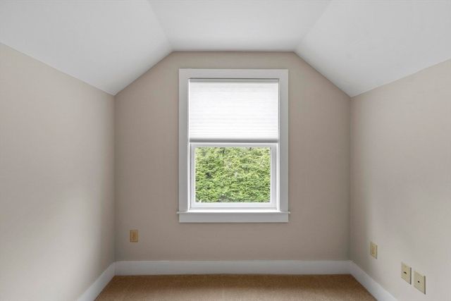 2 Knox Ave, Groveland, MA 01834
