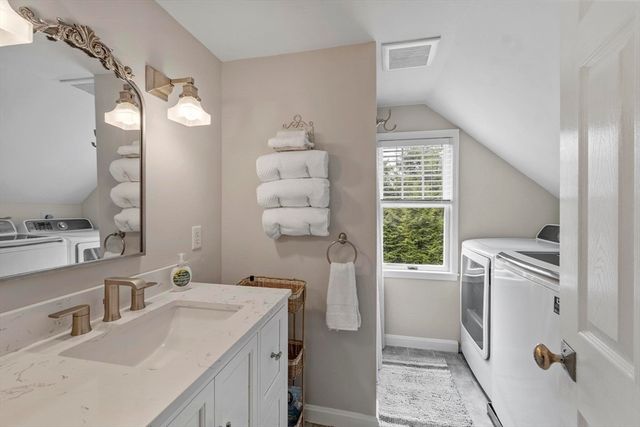 2 Knox Ave, Groveland, MA 01834