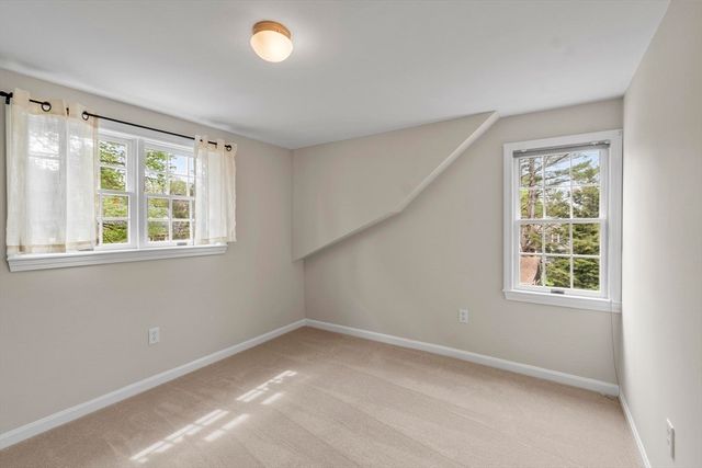 2 Knox Ave, Groveland, MA 01834