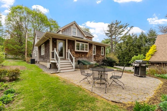 2 Knox Ave, Groveland, MA 01834