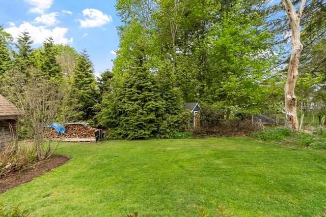 2 Knox Ave, Groveland, MA 01834
