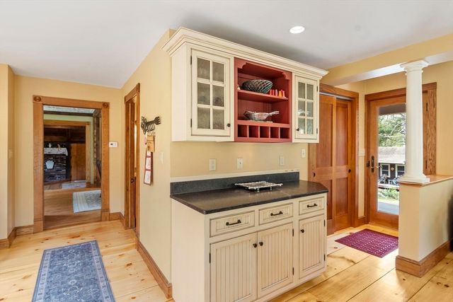 2 Knox Ave, Groveland, MA 01834