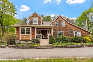 2 Knox Ave, Groveland, MA 01834