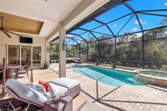 347 Saddlebrook LN, Naples, FL 34110