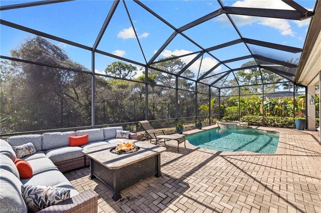 347 Saddlebrook LN, Naples, FL 34110