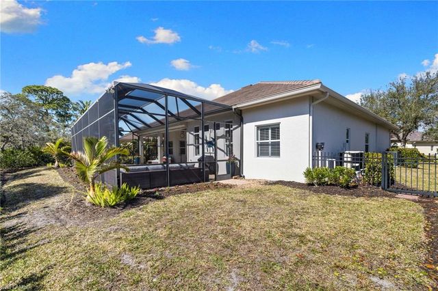 347 Saddlebrook LN, Naples, FL 34110