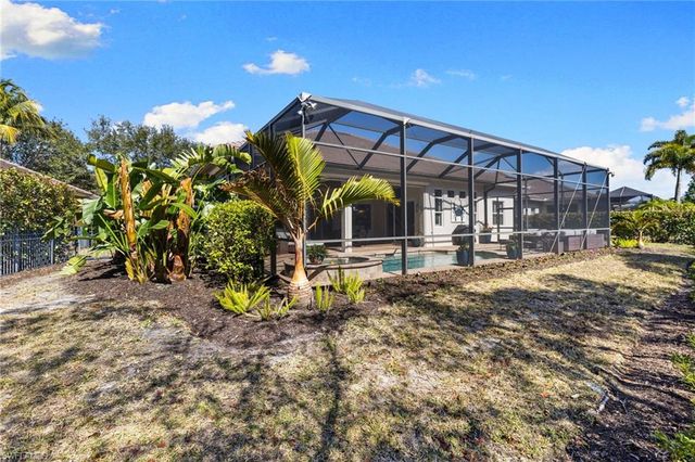 347 Saddlebrook LN, Naples, FL 34110