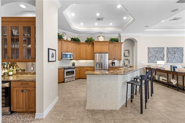 347 Saddlebrook LN, Naples, FL 34110