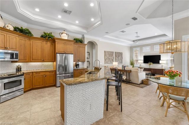 347 Saddlebrook LN, Naples, FL 34110