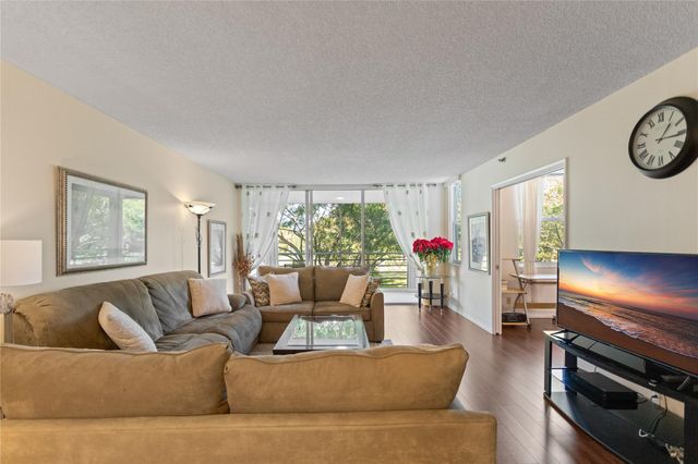 4015 W Palm Aire Dr 304, Pompano Beach, FL 33069