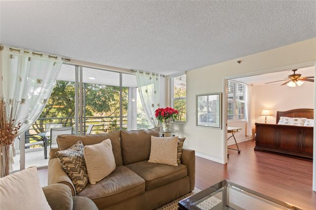 4015 W Palm Aire Dr 304, Pompano Beach, FL 33069