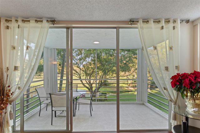 4015 W Palm Aire Dr 304, Pompano Beach, FL 33069