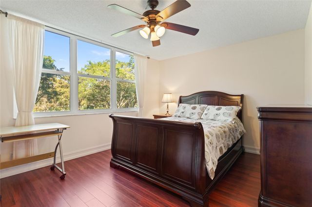 4015 W Palm Aire Dr 304, Pompano Beach, FL 33069