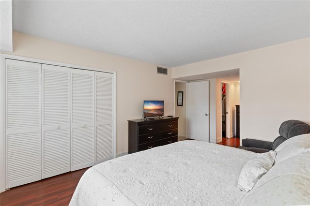 4015 W Palm Aire Dr 304, Pompano Beach, FL 33069