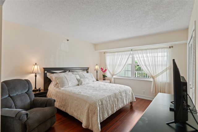 4015 W Palm Aire Dr 304, Pompano Beach, FL 33069