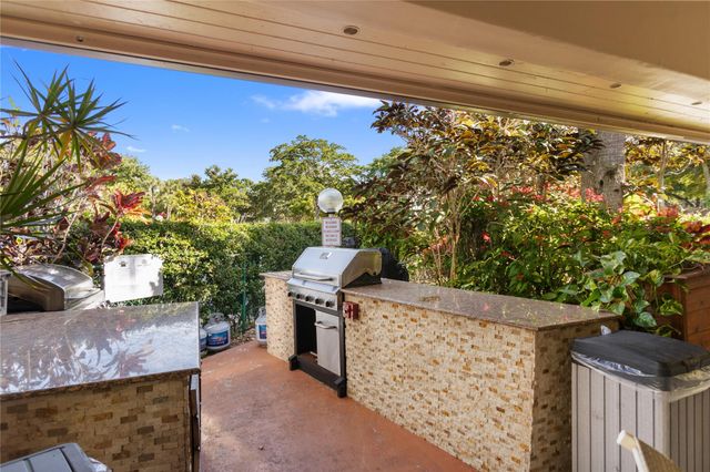 4015 W Palm Aire Dr 304, Pompano Beach, FL 33069